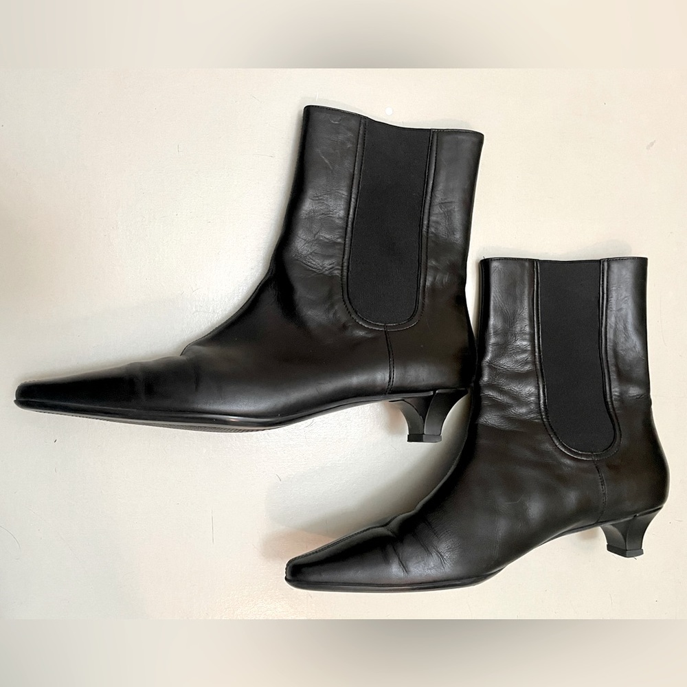 Salvatore Ferragamo black leather ankle Chelsea boot kitten heel 9 narrow AA 2A